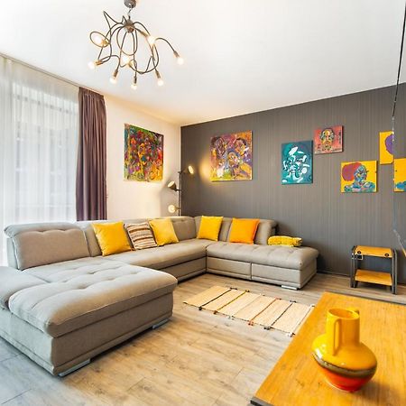 Art Gallery Apartment In Silver Mountain โปยานาบราซอฟ ภายนอก รูปภาพ