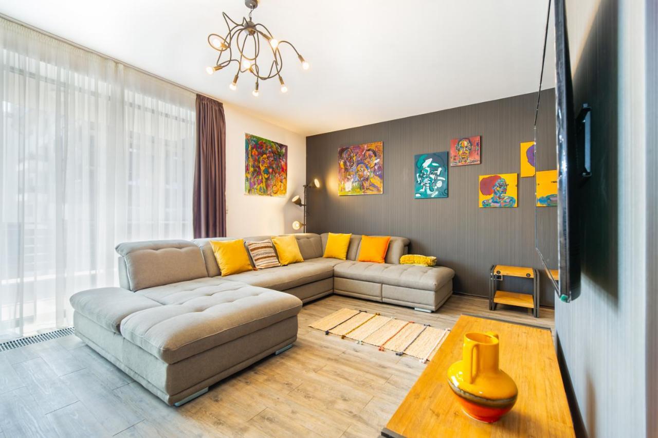 Art Gallery Apartment In Silver Mountain โปยานาบราซอฟ ภายนอก รูปภาพ